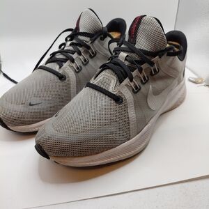 Nike Quest 4 Light Smoke Grey Black White Red Sneakers Shoes DA1105-007 Men 8.5